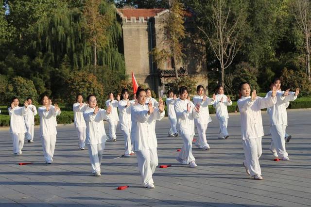 2024年，中美日平均寿命差距：日本84岁、美国79岁，中国令人意外