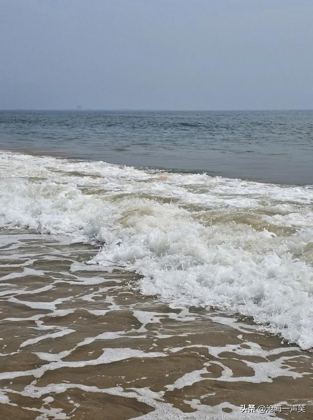 大海的脸，有温柔，让你尽情的游玩，有咆哮，让你顿生恐惧的心