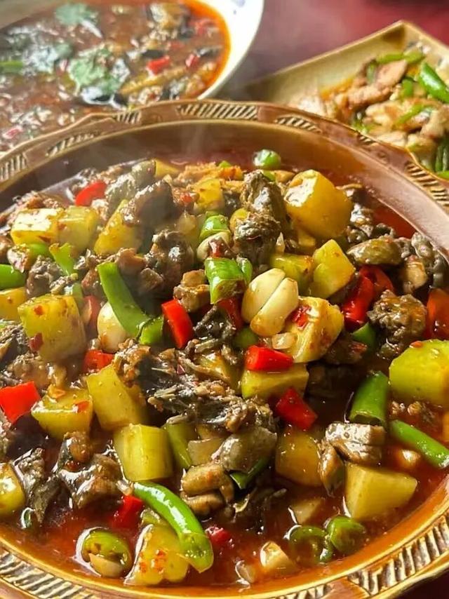 比西昌人少，比昆明更近！高铁直达20℃小众春城，赏花摘果泡温泉！3元草莓吃到撑~