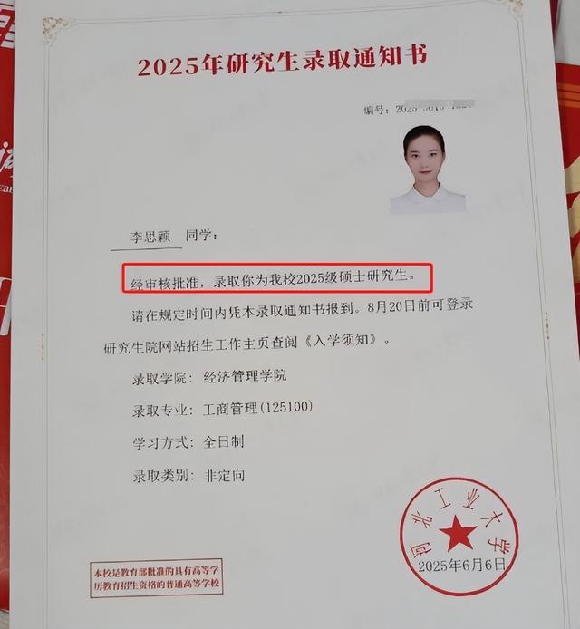 28岁女民兵李思颖阅兵归家，母亲火速官宣新身份，网友评论酸死人
