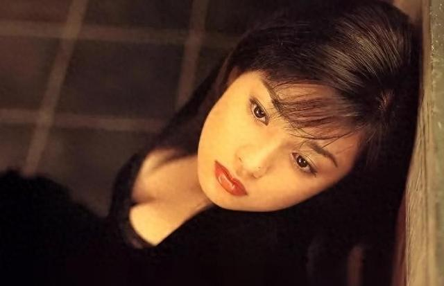 日本女神痴迷裸体瘦身，外表甜美身材好，认为裸体是把压力脱掉