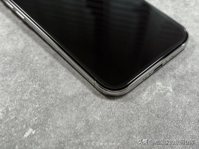 太薄了 折叠屏前瞻？港版iPhone Air体验 续航真不差 17plus青春版！
