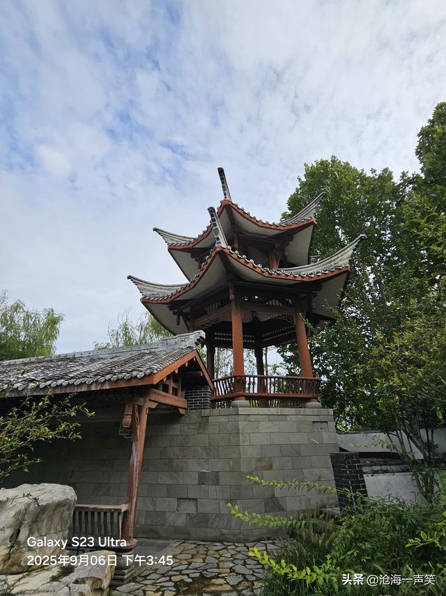 醉了亭台，爱了楼阁，喜了垂柳，拥了石梦，爱之，收了吧，藏了吧