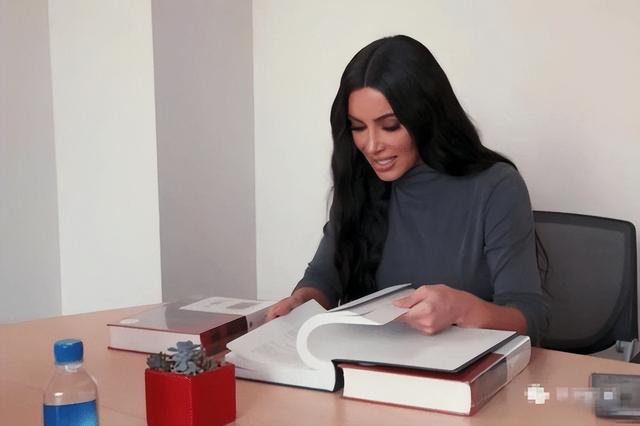 卡戴珊吐槽ChatGPT！帮复习反挂科，AI还当起“心理医生”