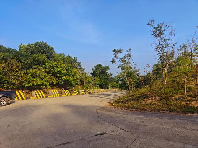 塘朗山郊野公园火车道口与绿平二路段，爬坡酸爽，骑友的天堂