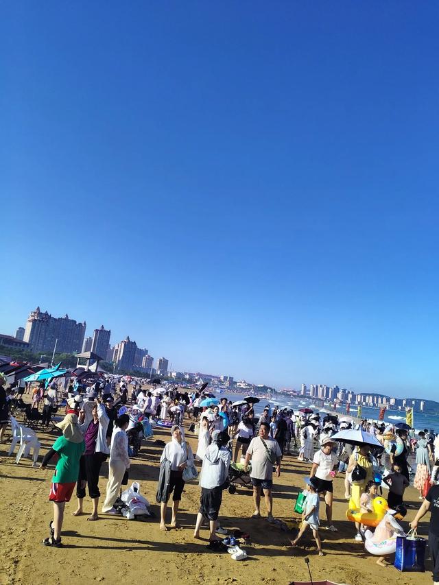 黄岛的天和海蓝得惊人