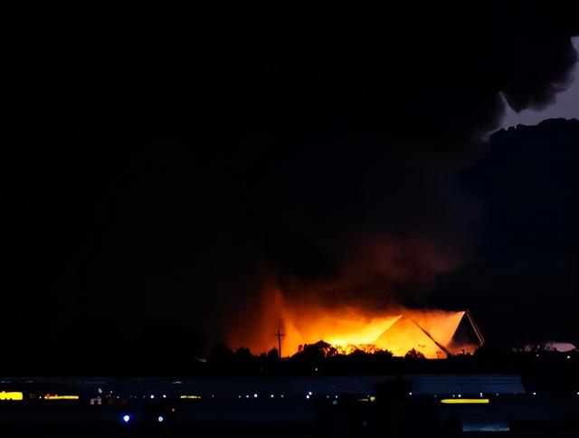 引擎爆炸	、 90吨煤油	，美国老飞机事故牵出美军军机安全危机