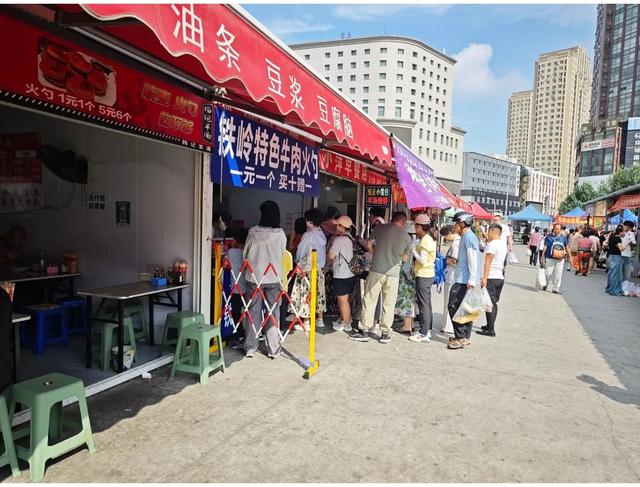 茶啊冲早晨的热闹，被有轨电车承载了几十个春秋