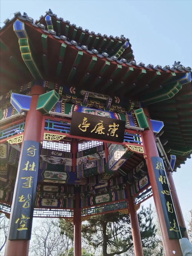 烟台人心中的“吉祥山”，山顶的凤凰阁开放了