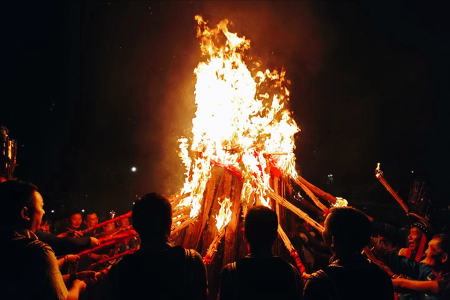万人狂欢！西昌火把节点燃夏日激情，攻略全揭秘！