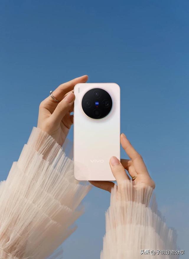 中秋圆月样张炸场！vivo X300 Pro“灭霸长焦”1878mm变焦