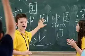 越南废除使用中国汉字，全民学习罗马拼音，如今造成了什么影响？图片