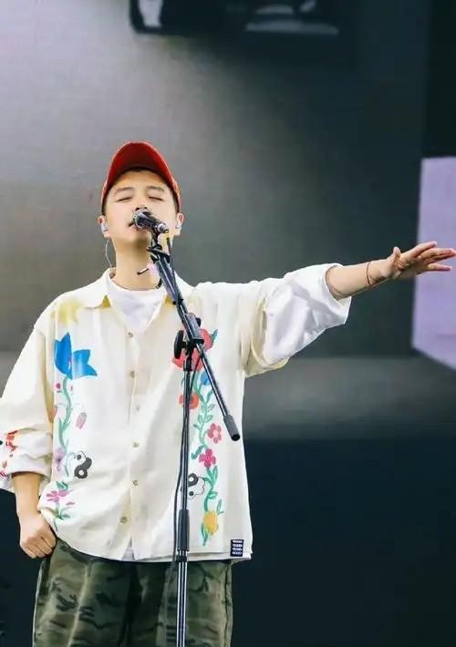 李纯婚后放纵开始还债了，健身累到大腿颤抖	，带上北京爷们一起练