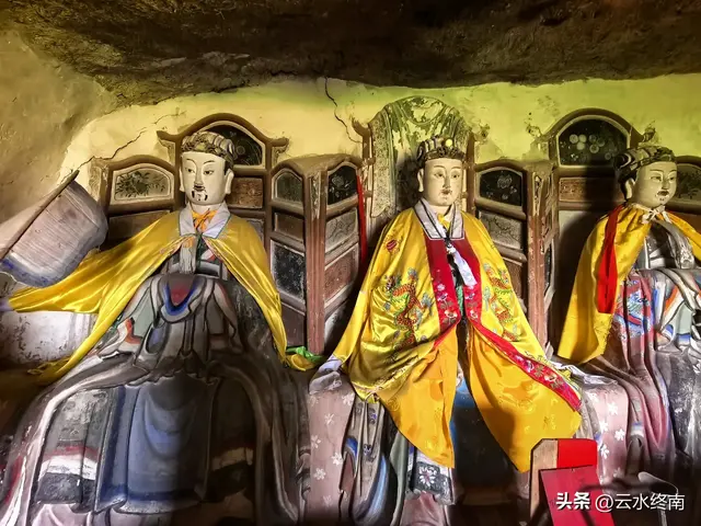 邱祖驻足的青崖洞“低头吸腹夹破头”：除了洞连洞还有“一线天”