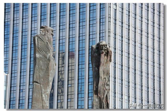 在大连陵水湾打造出的“海纳百川”国际雕塑景观带