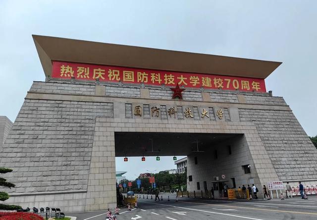 中国最难考的三所大学，不是清华北大，考上就是一辈子“金饭碗”