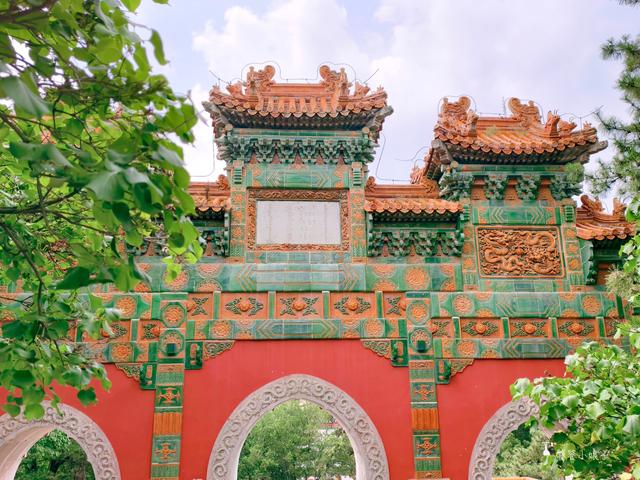 为什么承德会有一座小布达拉宫？酷似西藏布宫，顶部布满黄金