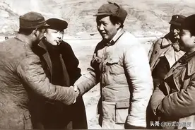 他戴脚镣走长征，才艺双绝称才子，毛主席道：你不怕我忘了你吗图片