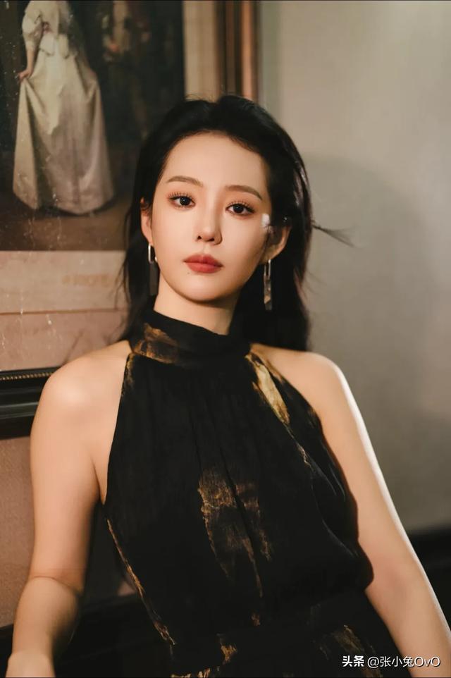 短剧演员签约经纪公司，有人顺风顺水 有人遭雪藏，顶流都选择单干