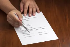 丧假中的“直系亲属”包括哪些人？关于丧假的7大问题，一次搞懂图片