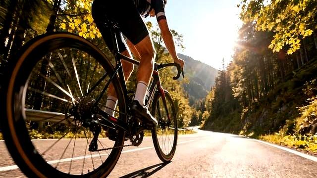 骑行省力的终极密码：别让你的臀部“摸鱼”！