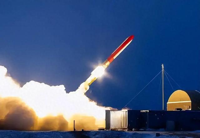 航程1.4万公里！俄“海鸟”导弹亮相，北约专家：能拦截