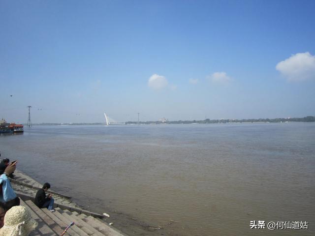 哈尔滨览松花江景
