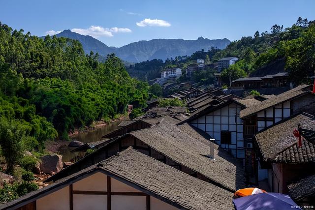 外地人看不懂，重庆人戒不掉：北碚偏岩古镇的河流长出了麻将桌