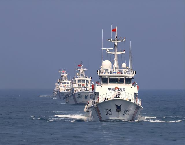 上百艘菲船兵分两路进攻，两艘战舰混在其中，马科斯要动枪炮了？