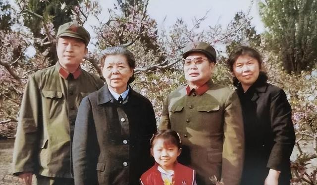 开国上将杨得志真是老当益壮，80岁再娶妻，夫妻俩一起生活了4年
