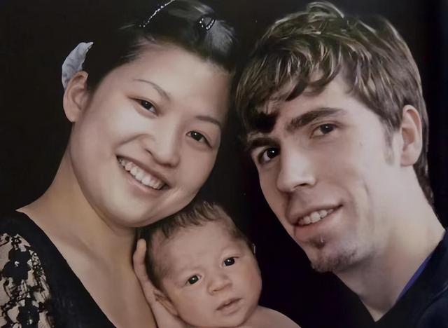 湖北打工妹嫁给英国高管，生下2个混血宝宝，婚后8年持刀捅死丈夫