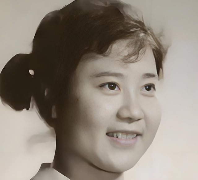 吃里爬外，永不回国？她带领30名演员选择留美，如今年过花甲归来