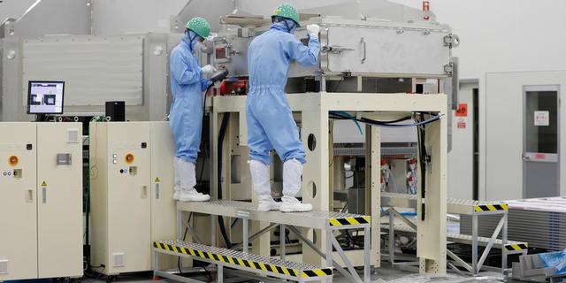 日本垄断真空蒸镀机被破！中国弯道超车，1亿美元降到1亿人民币