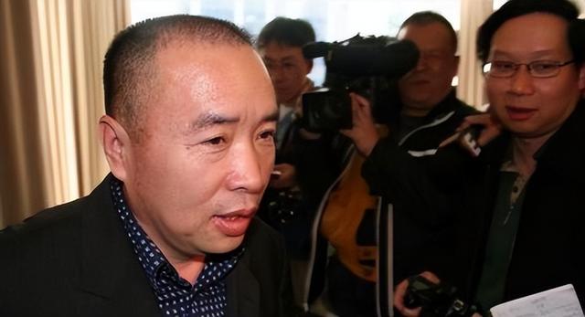 赖昌星妻子曾明娜现状	，独居3000平老宅，做饭弄花草活成人生赢家