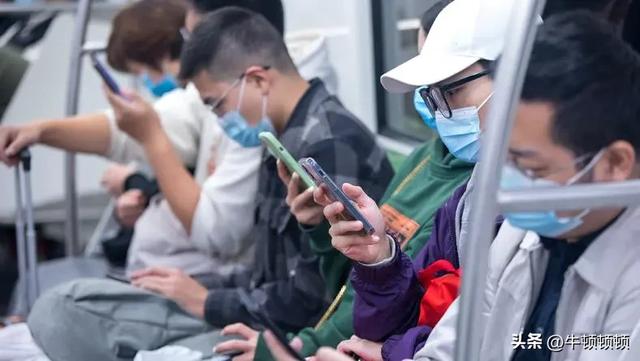 娱乐至死的陷阱，年轻人正在被注意力掏空