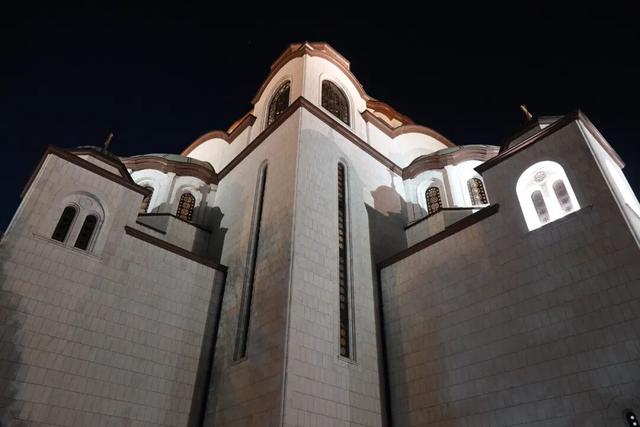 塞尔维亚，老贝城的圣萨瓦大教堂，马赛克壁画把金色用到极致典雅