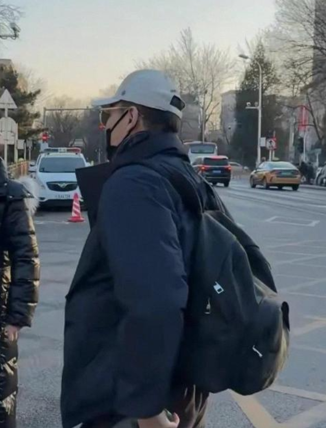 离过年仅1个月，52岁辛柏青高调传出喜讯，朱媛媛终于可以放心了