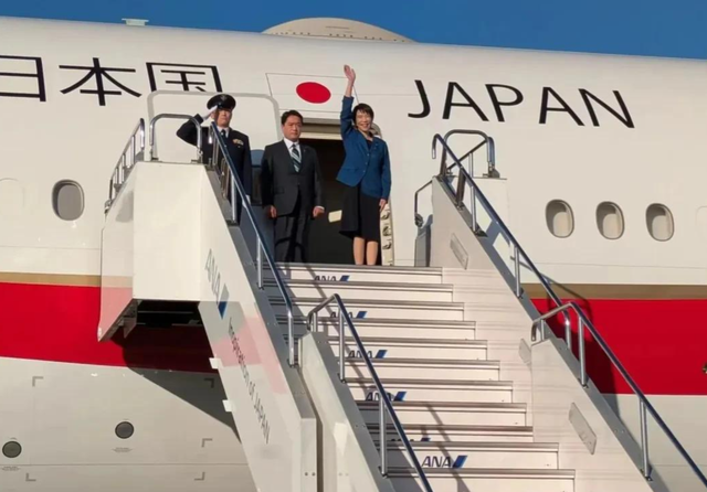 合照拍完	，高市离开G20峰会，临走前没见着中方，她开始吸取教训