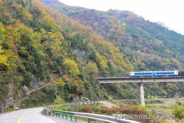 汉中出发沿嘉陵江跨省自驾，把秦巴深秋的美景装进车窗～图片
