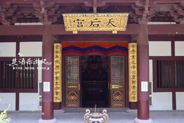 浙江宁波大青山下的宋式寺院，青山面水风光宜人，适合观景与休闲