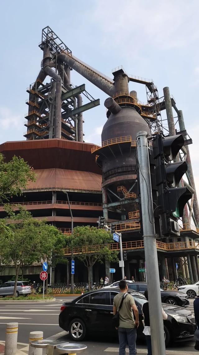 钢铁柔情:首钢园仲夏半日纪行