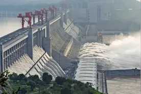 水泥寿命仅50年！国家2100亿建的三峡大坝，难道很快就到年限了？图片