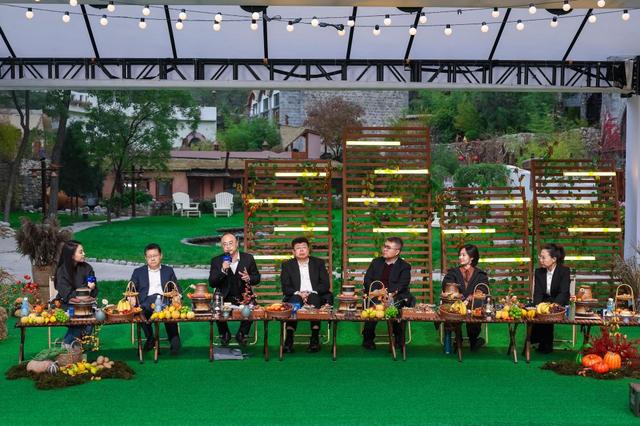 这场云丘山上的围炉茶话，聚焦文旅“流量”如何变“留量”