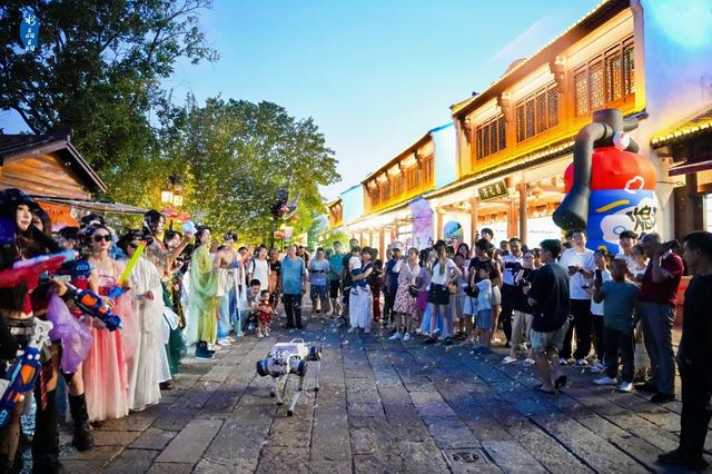 泼水捞鱼泡泡战！南浔古镇“嬉水节”清凉开幕，嗨翻夏夜！