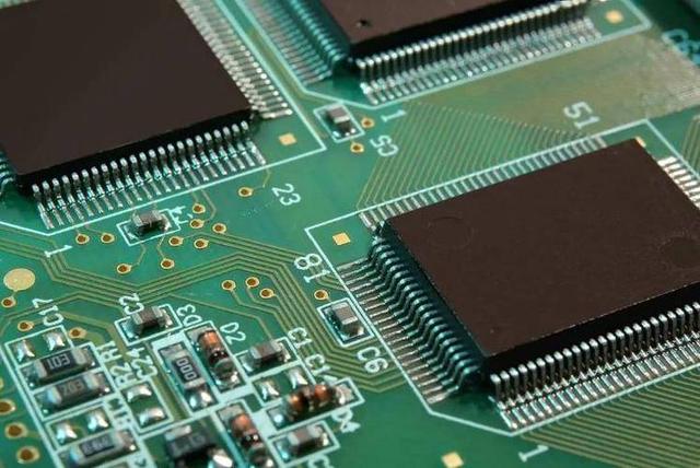 日本抗议无效！不到48小时，中方发布第2号公告	，高市或将下台