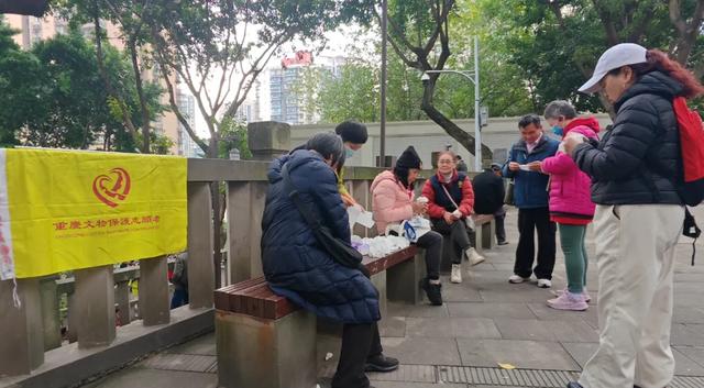 世界志愿者日重庆文保志愿者寻访渝中辛亥遗迹唤醒城市红色记忆