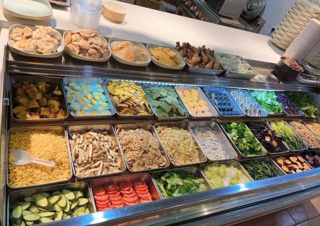 北京下了死命令	，2027年底前，所有中小学必须告别“校外配餐”