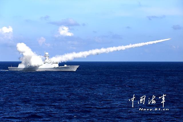 解放军开炮三天，军舰现身钓鱼岛，日方紧急降温：高市“在反思”