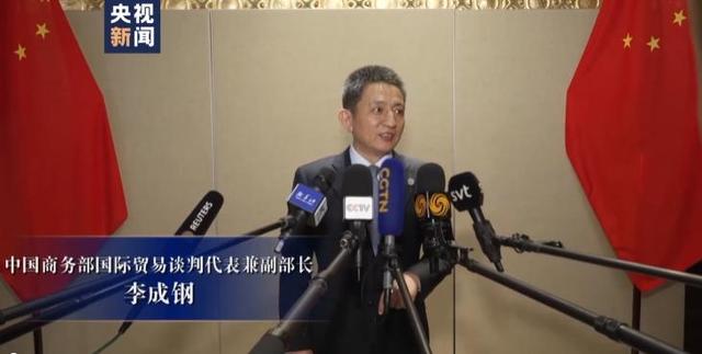 抛售280亿美债，美财长当面威胁，加税500%，中方10字通报不简单