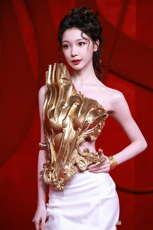 曲线绝了，又瘦又有黄金比例逆天，这个身材没人夸一下吗？